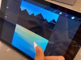 Bildet viser tegning på i pad i fargene blått og svart. 