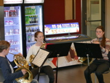 Valhornensemble spiller på Åpen dag
