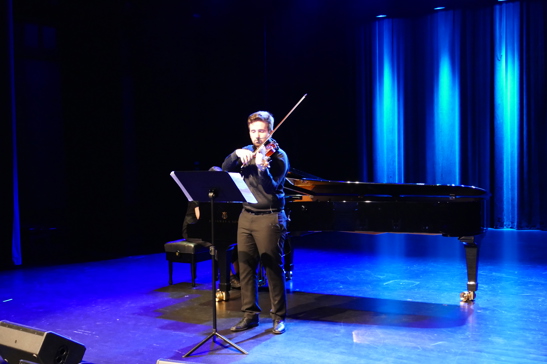 Drømmestipendvinner spiller konsert
