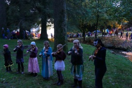 Strykegruppe spiller på Eventyrstien